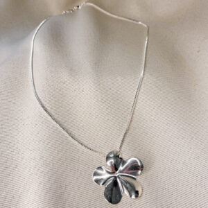 Colar com pingente flor 45cm - Semijóia